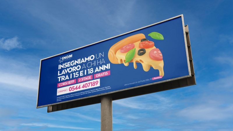 Poster pubblicitario 6x3 in primo piano su sfondo con cielo azzurro