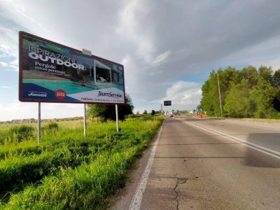 strada città di ferrara con poster 6x3 e affissione scopo pubblicitario