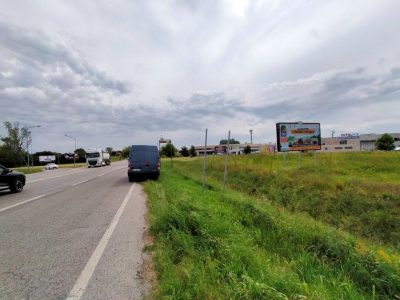 strada città di ferrara con poster 6x3 e affissione scopo pubblicitario